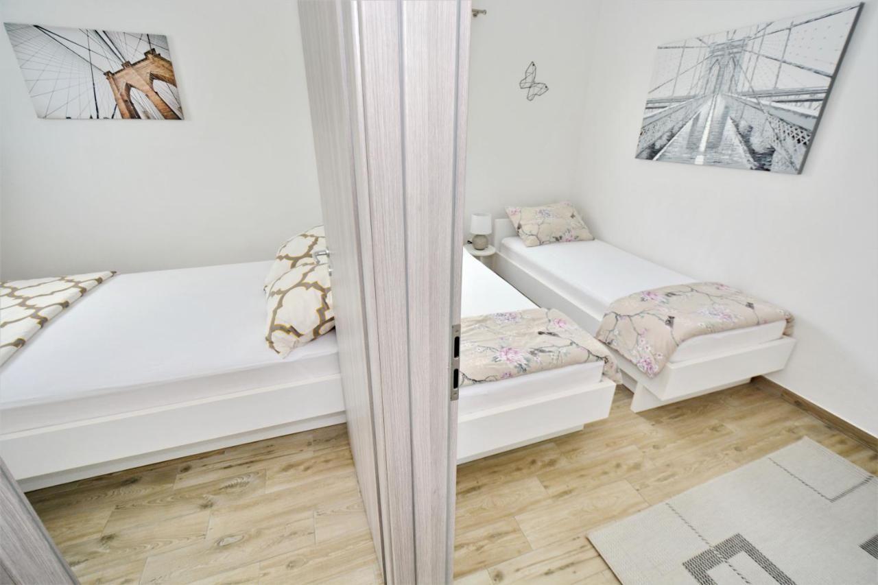 Holiday Home Paulin Обровац Экстерьер фото