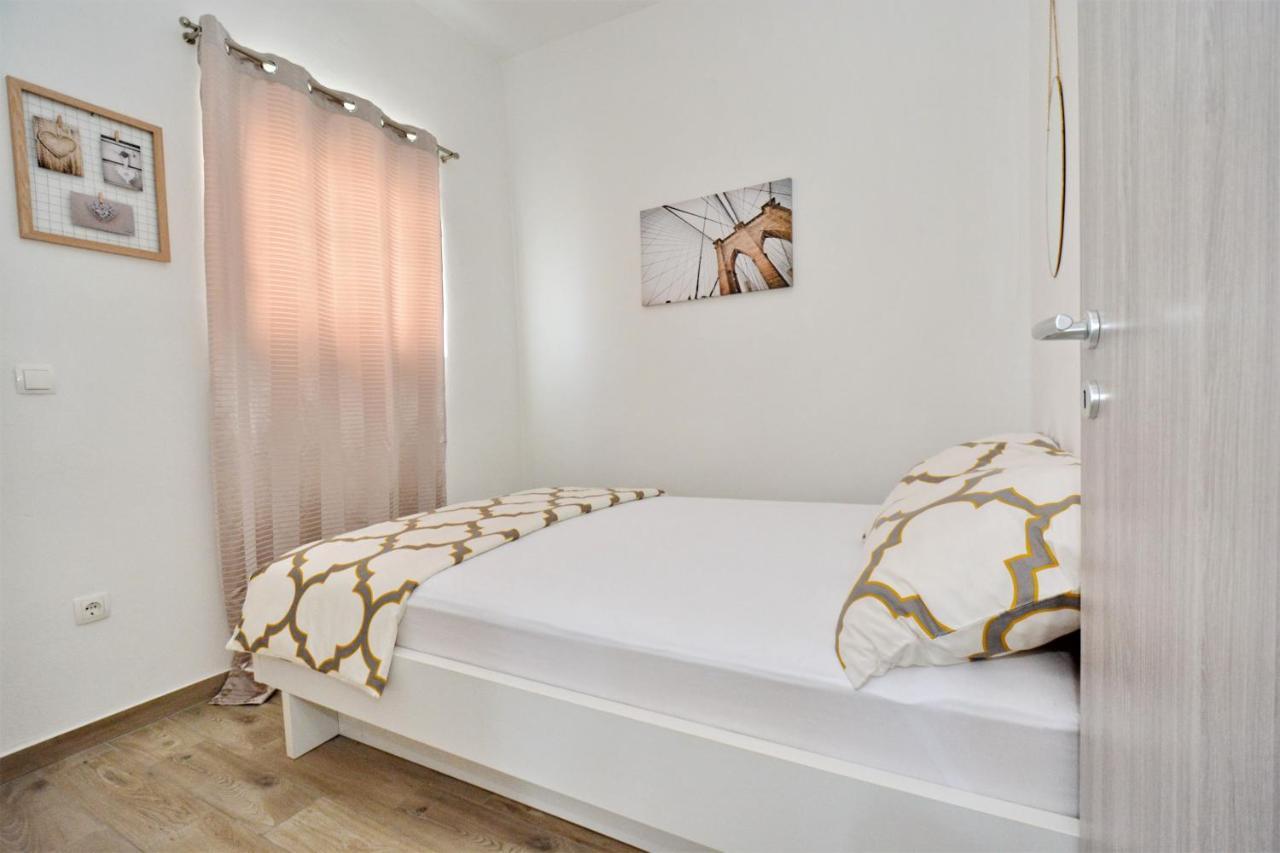 Holiday Home Paulin Обровац Экстерьер фото